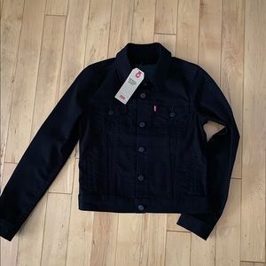 Levi’s black denim trucker jacket 🖤